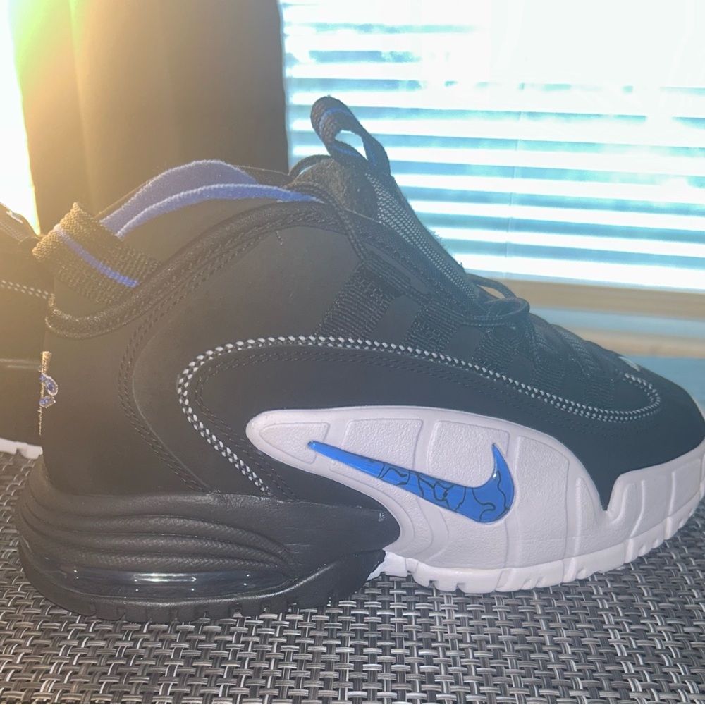 Penny Hardaway sneaker size 5.5y boys , black white royal blue